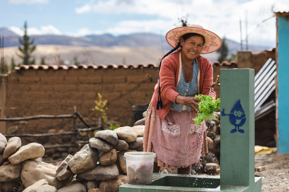 Casta washes fresh vegetablesat the tap right outside her home inCochabamba, Bolivia